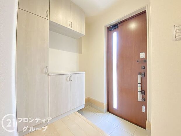 玄関は防犯性の優れたダブルロックドアです!