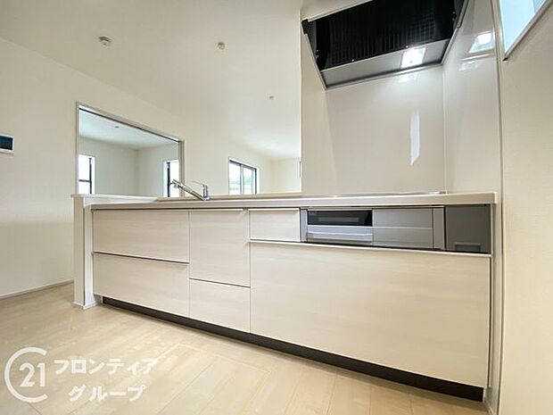 お手入れが楽に行える換気扇やステンレスワークトップは毎日お料理する奥様の味方!