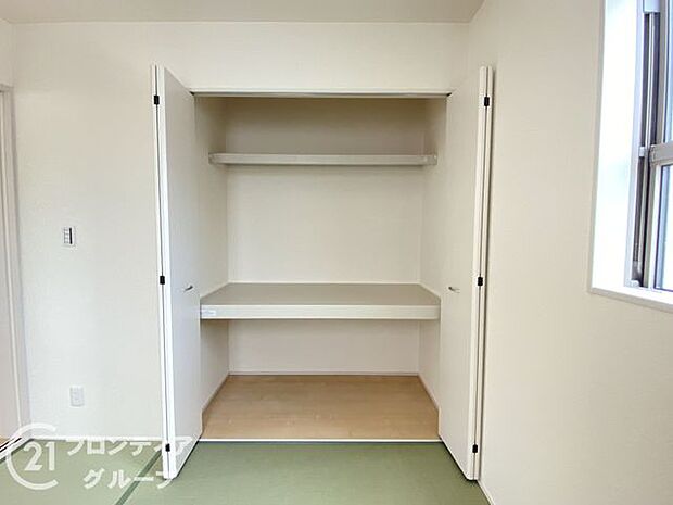 押入れには、お子様のおもちゃや来客時の座布団などもしっかり収納いただけます!