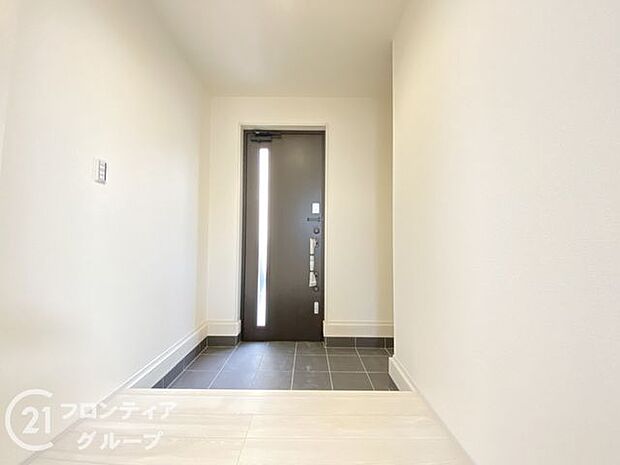 玄関は防犯性の優れたダブルロックドアです!