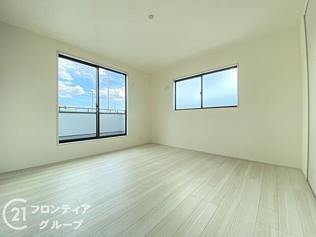 室内はシンプルな仕様となっており、それぞれの好みに合わせたインテリアで、趣味に合わせてレイアウトしやすくなっております。