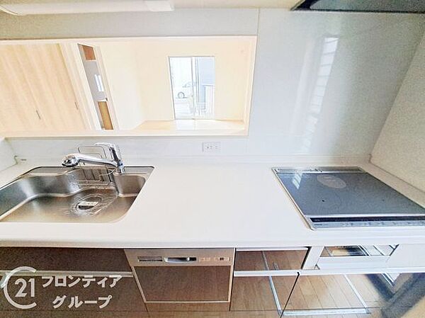 対面カウンターで、家族とコミュニケーションを取りながら料理ができるキッチンです