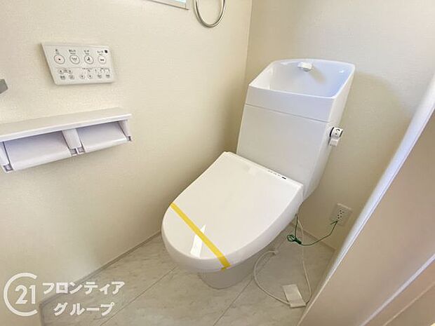 便器にふちがなく、汚れが隠れて見えない部分が極端に少なくなっており、お手入れも楽々！スピーディでパワフルな洗浄力を実現しています！