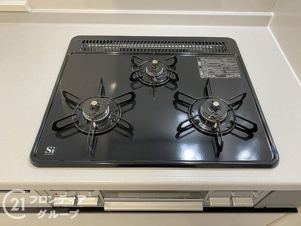 お手入れしやすい3口コンロ！お料理が楽しくなりそうですね