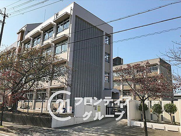 姫路市立曽左小学校 徒歩14分。 1080m