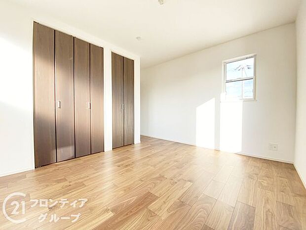 寝室や子供部屋にぴったりなシンプル洋室でお部屋のコーディネートが楽しめますね。