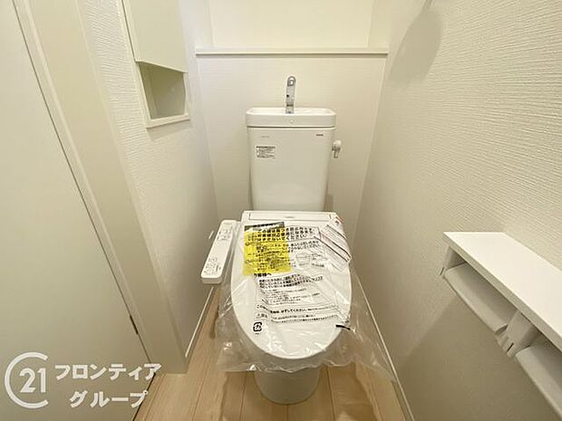 オート開閉のフタなので、手を触れず清潔・快適なトイレです！