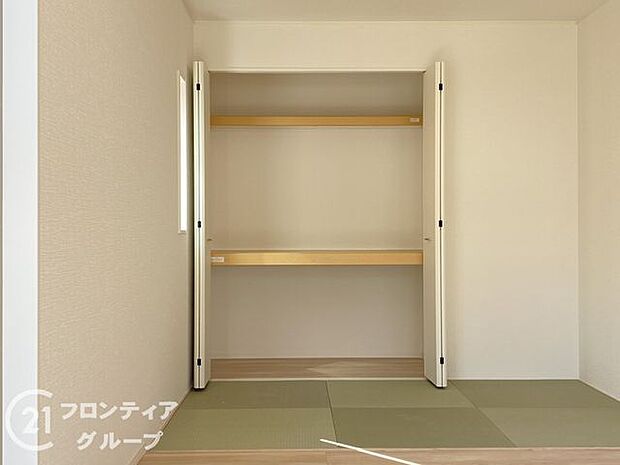 お布団も収納できる広々とした押入れは、季節のものもたくさん収納しておける便利なスペースです！