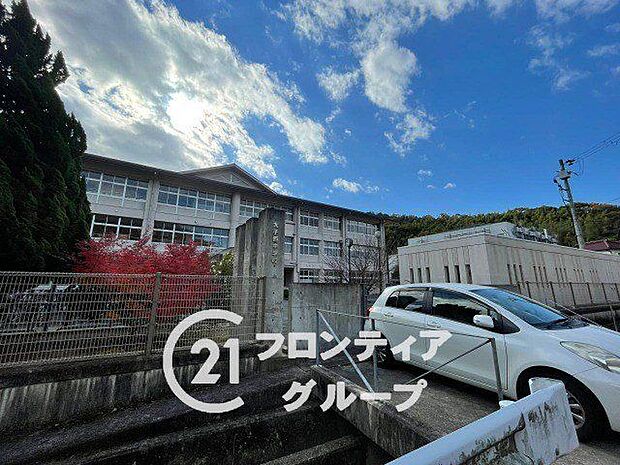 太子町立太子西中学校 徒歩10分。 730m