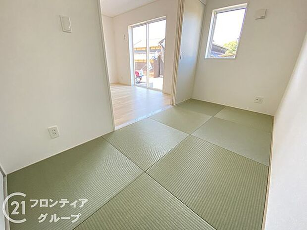 新しいい草香る畳スペースは、使い方色々!客室やお布団で寝るときにぴったりの空間ですね。