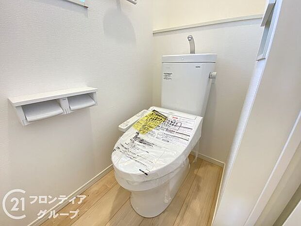 オート開閉のフタなので、手を触れず清潔・快適なトイレです!