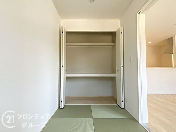 お布団も収納できる広々とした押入れは、季節のものもたくさん収納しておける便利なスペースです!