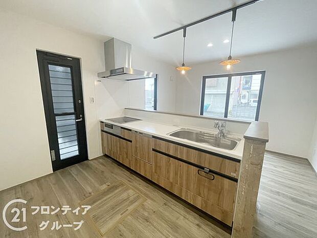 対面式キッチンで、ご家族とお話しながらお料理ができる楽しい空間です