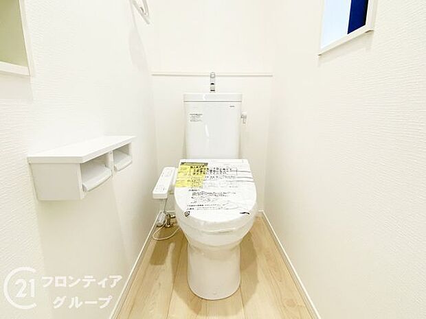 オート開閉のフタなので、手を触れず清潔・快適なトイレです！