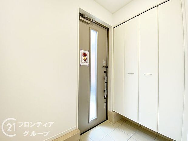 玄関は防犯性の優れたダブルロックドアです！