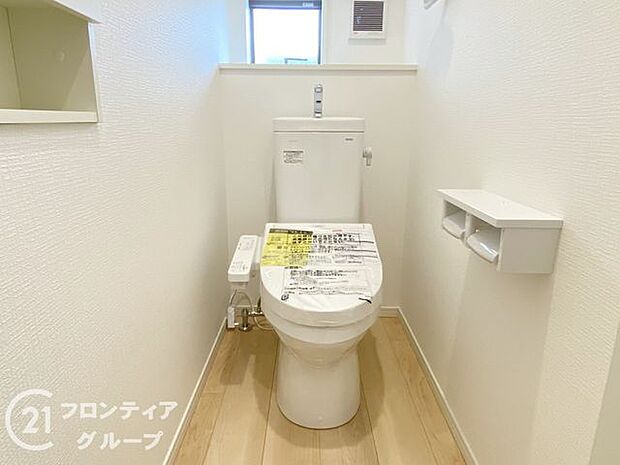 オート開閉のフタなので、手を触れず清潔・快適なトイレです！