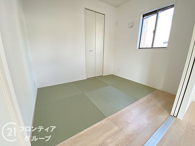 新しいい草香る畳スペースは、使い方色々！客室やお布団で寝るときにぴったりの空間ですね。