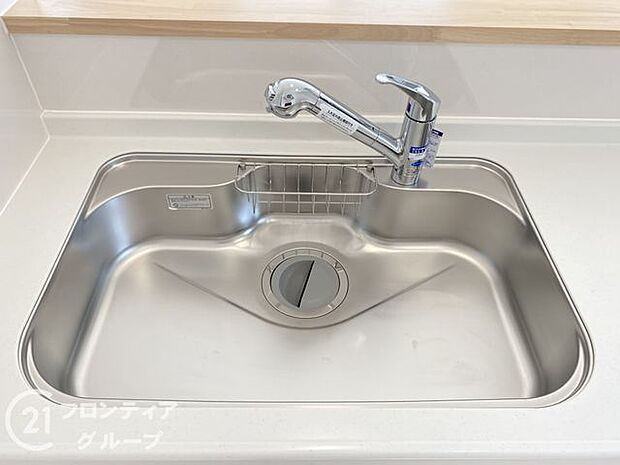 蛇口の先端に浄水器を内蔵。場所をとらない浄水器です。