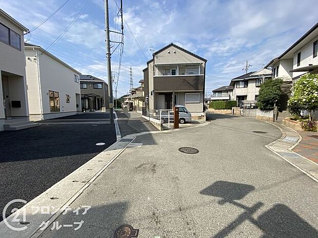 駐車場完備で、車をお持ちの方も安心して利用できる便利で快適な環境が整っており、日常の移動がスムーズです！