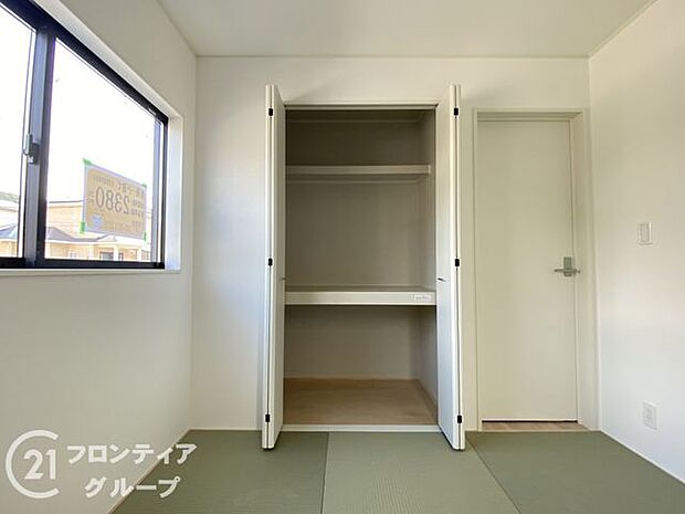 お布団も収納できる広々とした押入れは、季節のものもたくさん収納しておける便利なスペースです！