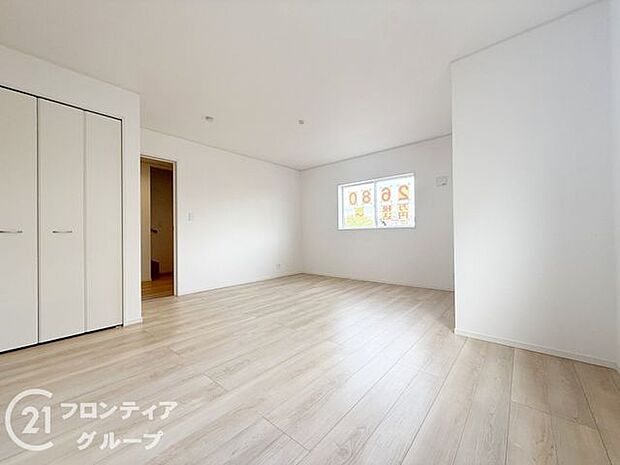 フローリングは、日常生活で床材の受ける様々な傷や、温度・湿度変化によるひび割れの発生を大幅に抑える特殊加工を施工済みです！