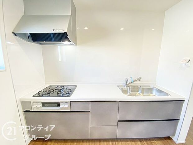 お手入れが楽に行える換気扇やステンレスワークトップは毎日お料理する奥様の味方！