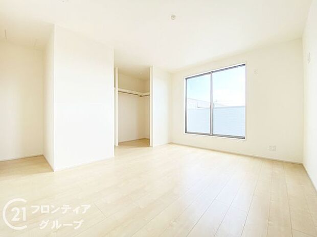 室内はシンプルな仕様となっており、それぞれの好みに合わせたインテリアで、趣味に合わせてレイアウトしやすくなっております。