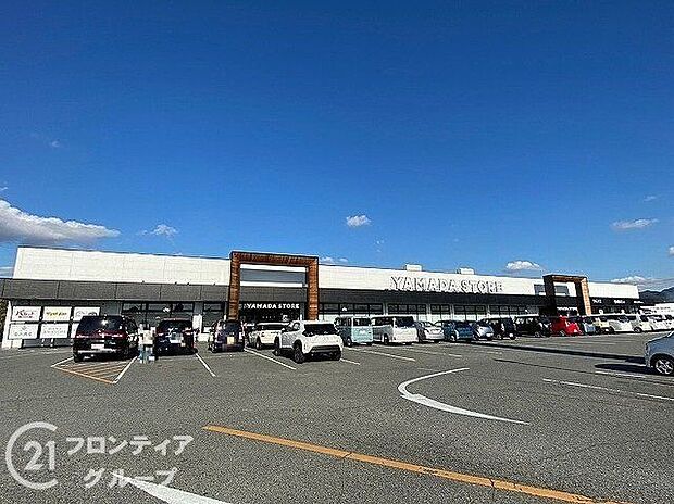 ヤマダストアー花田店 徒歩9分。 660m