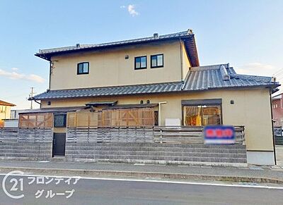 外観:風格ある外観は、住む人のステータスを感じさせる重厚なデザインです。安心感を与える堅牢な造りです。 外観:風格ある外観は、住む人のステータスを感じさせる重厚なデザインです。安心感を与える堅牢な造りです。