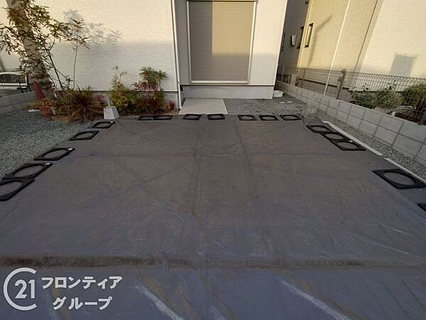 広々としたスペースで車の出し入れがスムーズに行えます。
