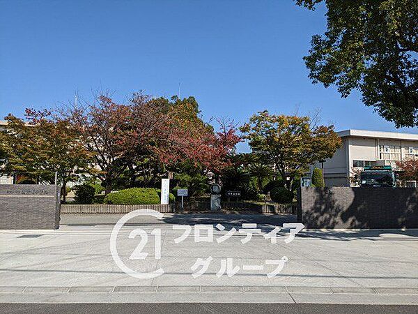 加古川市立加古川中学校 徒歩13分。 990m