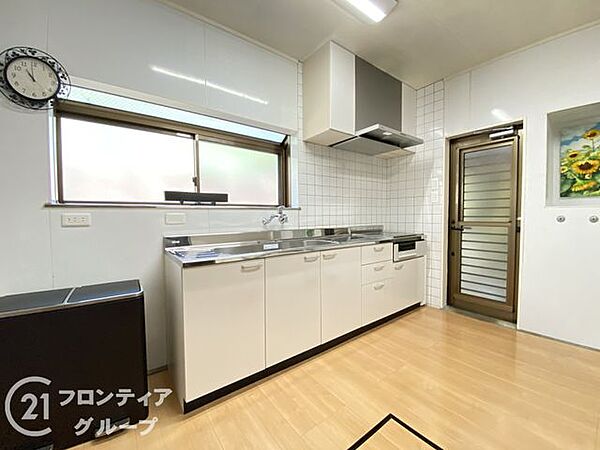 広々としたシステムキッチンで、毎日、家族みんなで料理を楽しめます