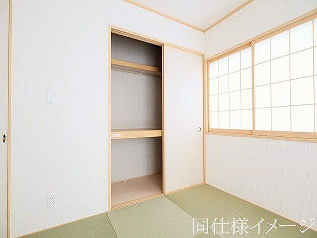 ＼同仕様写真／お布団も収納できる広々とした押入れは、季節のものもたくさん収納しておける便利なスペースです！
