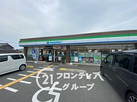 ファミリーマート平岡町二俣店 徒歩11分。 850m