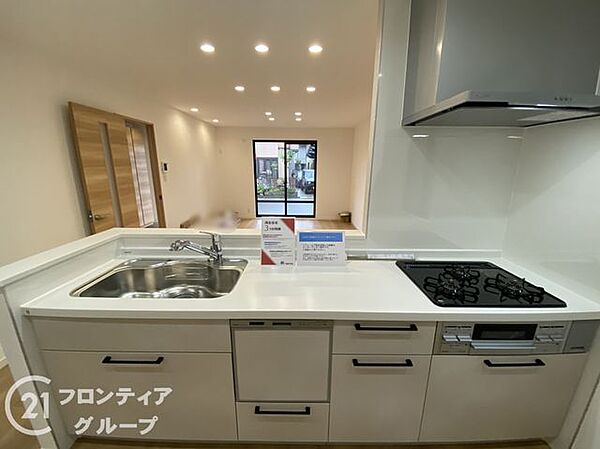 対面カウンターで、家族とコミュニケーションを取りながら料理ができるキッチンです