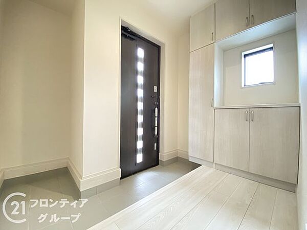 玄関は防犯性の優れたダブルロックドアです！