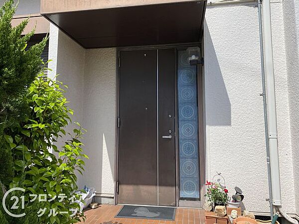 明るく開放的な玄関で、気持ちよく一日をスタートできます。