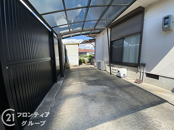 使いやすい駐車場で、家族全員が快適に利用できるスペースです。