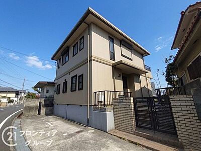 外観:風格ある外観は、住む人のステータスを感じさせる重厚なデザインです。安心感を与える堅牢な造りです。 外観:風格ある外観は、住む人のステータスを感じさせる重厚なデザインです。安心感を与える堅牢な造りです。