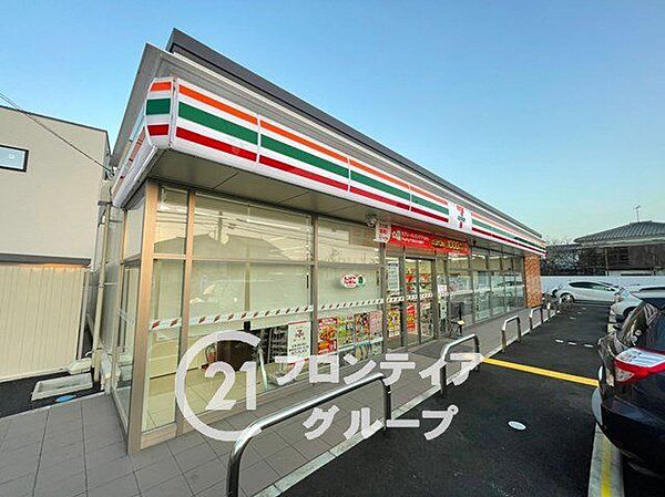セブンイレブン姫路御立中4丁目店 徒歩11分。 820m