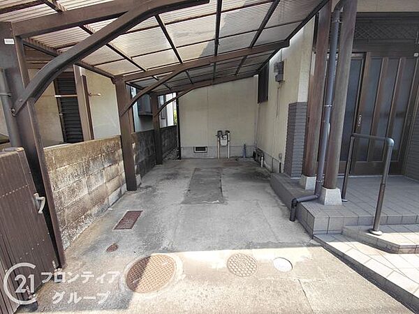 使いやすい駐車場で、家族全員が快適に利用できるスペースです