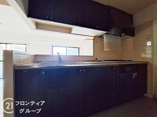 毎日の家事がスムーズになる機能美を追求したシステムキッチンです。上質な素材感が際立つ空間は、大切な家族のために振る舞うお料理の時間をより豊かなものに変えてくれます