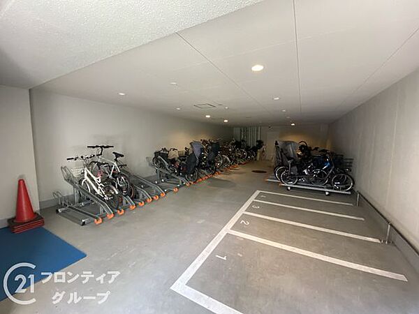 写真だけではわからない採光・広さ・周辺環境の実感は、実際に足を運んでみることが一番です。ご見学はいつでもご予約いただけます