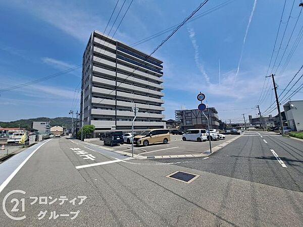 写真だけではわからない採光・広さ・周辺環境の実感は、実際に足を運んでみることが一番です。ご見学はいつでもご予約いただけます