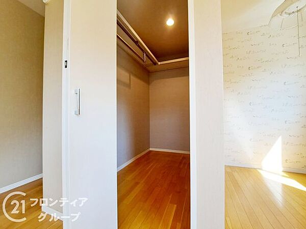 住まい選びは、価格や立地だけでなく、将来の暮らし方まで含めて考えることが大切です。今の段階で気になっていることを、まずスタッフに話してみてください