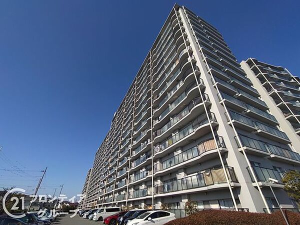 住まい選びは、価格や立地だけでなく、将来の暮らし方まで含めて考えることが大切です。今の段階で気になっていることを、まずスタッフに話してみてください