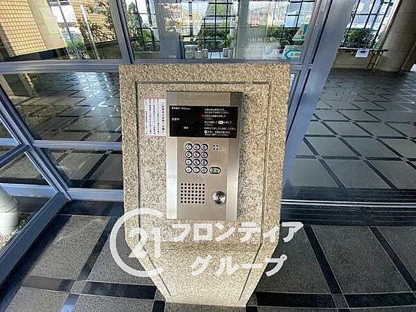 暮らしの安全を守るセキュリティシステムが完備されており日々の安心感に包まれます。機能性と意匠性を兼ね備えた設備がワンランク上の快適なマンションライフを支えています