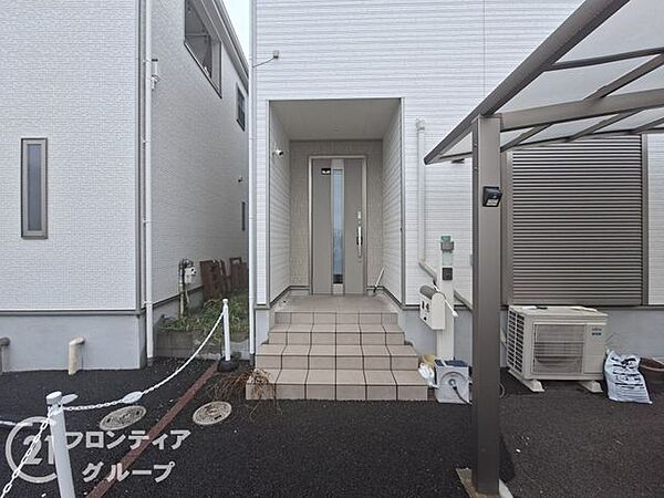 手入れの行き届いた清潔な玄関は、住まいの顔！ここから始まる新しい暮らしへの期待が高まります