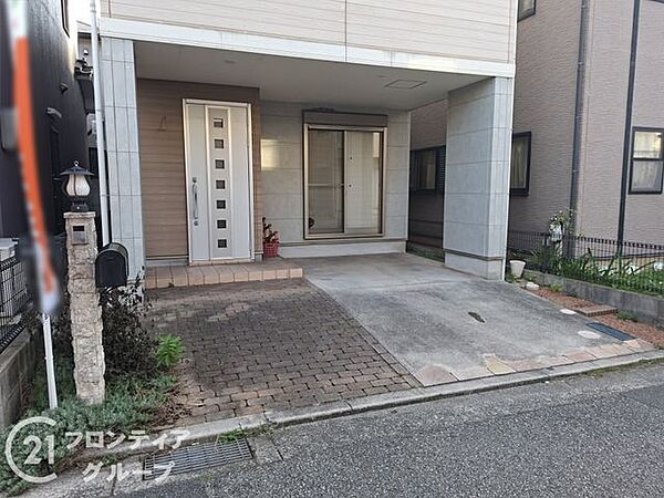 写真だけではわからない採光・広さ・周辺環境の実感は、実際に足を運んでみることが一番です。ご見学はいつでもご予約いただけます