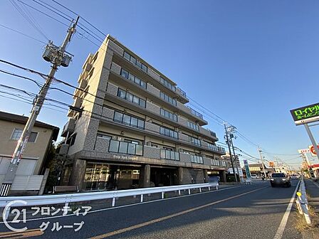 はじめてのマイホーム購入は、わからないことだらけで当然です。資金計画から物件選びまで、順を追ってスタッフが一緒に考えていきます